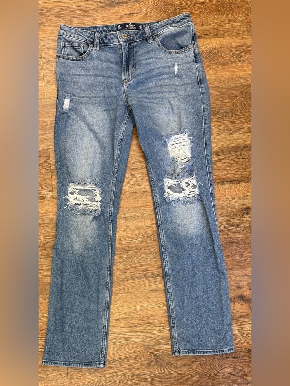 Hollister Distressed Low Rise 90’s Vintage straight leg 27 W / 31 L
